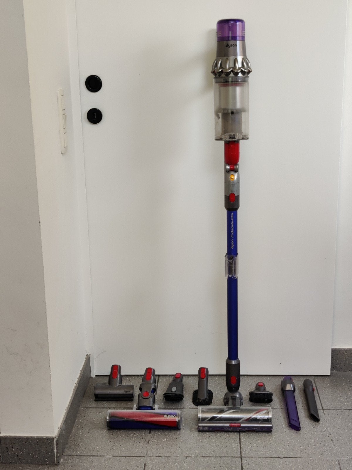Dyson V11 Absolute Extra, Puissance d'aspiration réglable, Réservoir, Aspirateur balai, Enlèvement