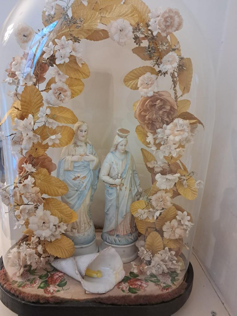 Vintage devotionele stolp met porseleinen beelden, Enlèvement