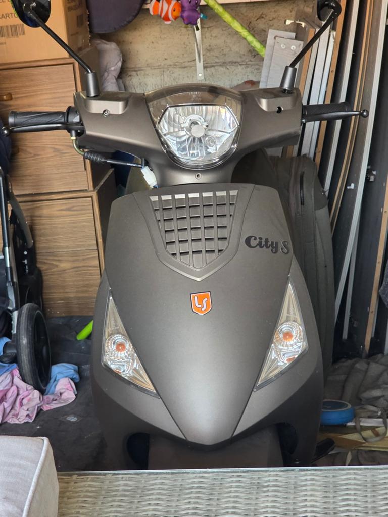 Brommer te koop a klasse, Ophalen