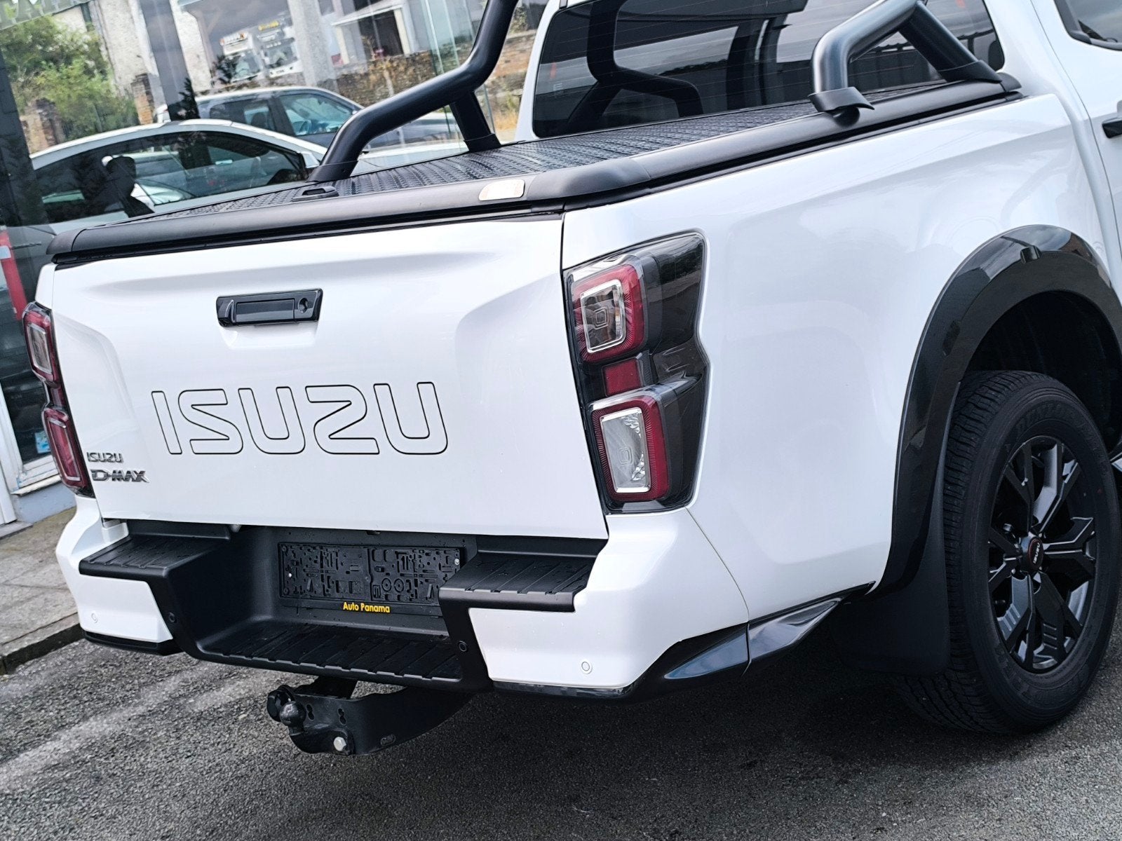 Isuzu D-Max 1.9 TD 4WD B.AUTO V-CROSS BLACKWHİTE 163CV, Auto's, Automaat, 4 cilinders, Wit, Bedrijf