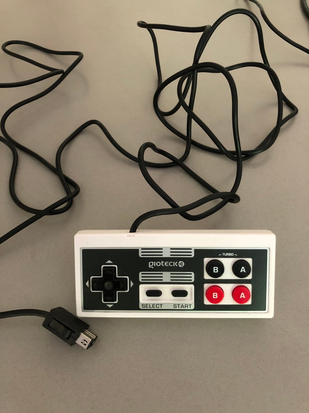 Gioteck controler mini NES, Games en Spelcomputers, Ophalen of Verzenden, Zo goed als nieuw