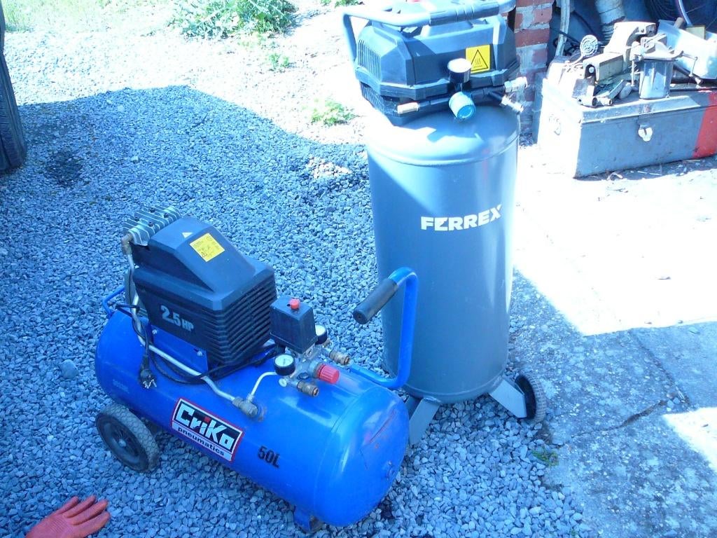 deux compresseurs 50L état presque neuf peu servi, Bricolage & Construction, Compresseurs, Moins de 200 litres/min, Enlèvement