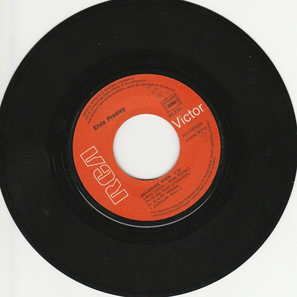 45T (7") vinyl single : 'Jailhouse Rock' van Elvis Presley., Cd's en Dvd's, Ophalen of Verzenden, Zo goed als nieuw, 7 inch