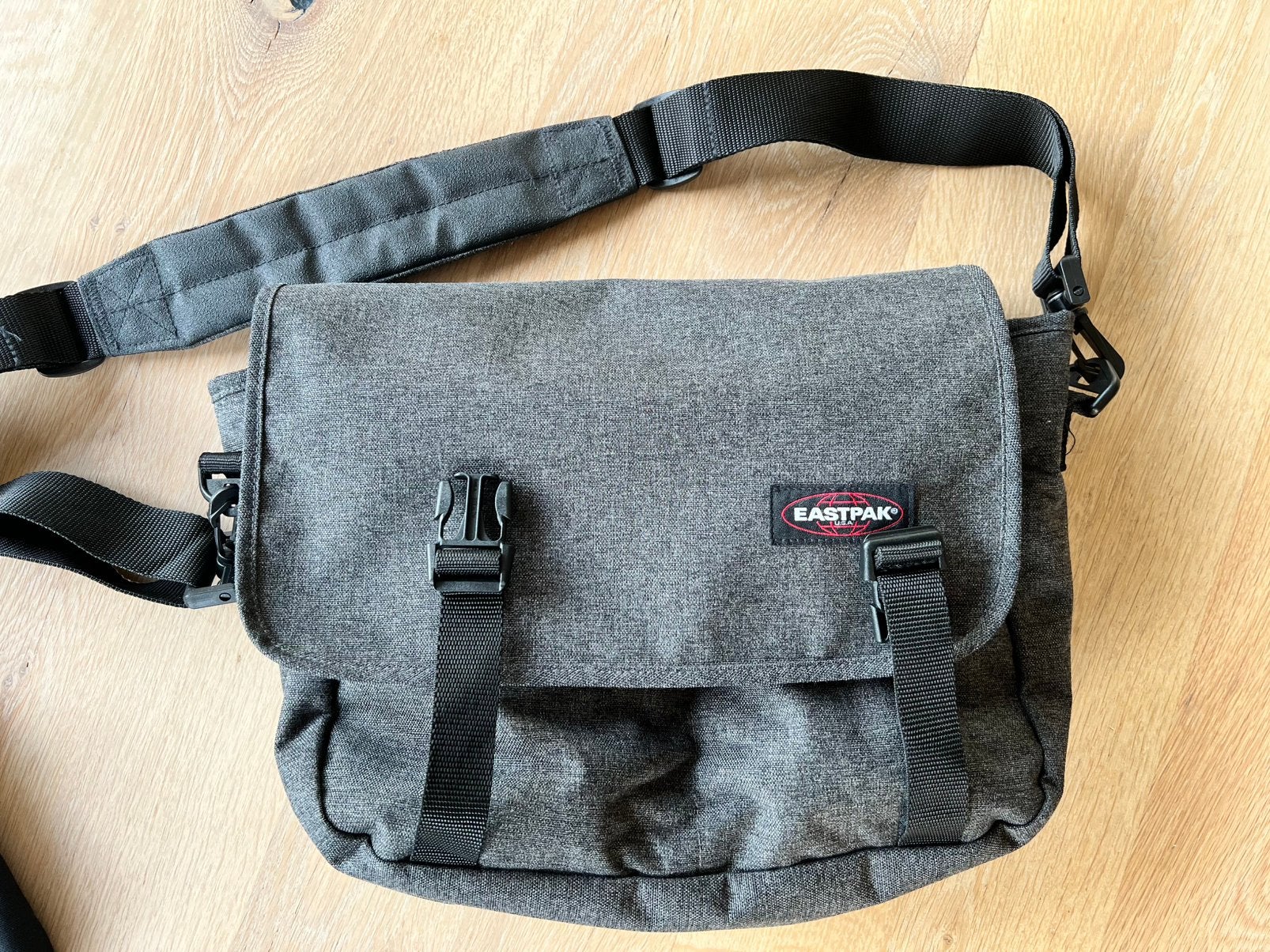 Eastpak tassenpakket 4 stuks schoudertas heuptas crossbody, Ophalen of Verzenden, Zo goed als nieuw
