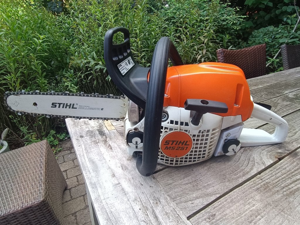 Stihl MS 251 C met koffer, Tuin en Terras, Ophalen, Zo goed als nieuw, Overige soorten, Stilh