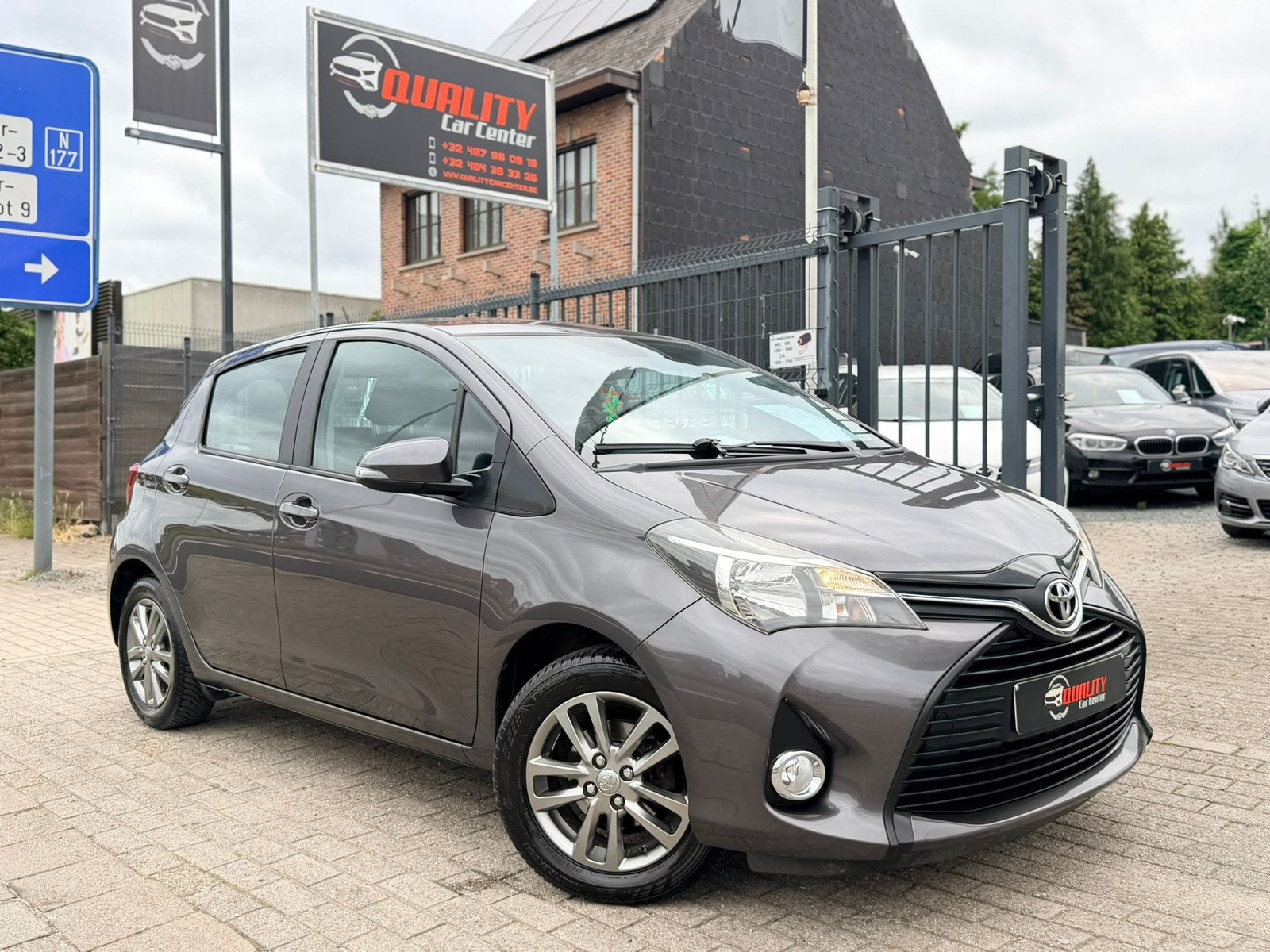 Toyota Yaris 2015 105dkm 1.33i Navi Pdc Camera 1st eigenaar, Achat, Euro 6, Entreprise, Garantie prolongée
