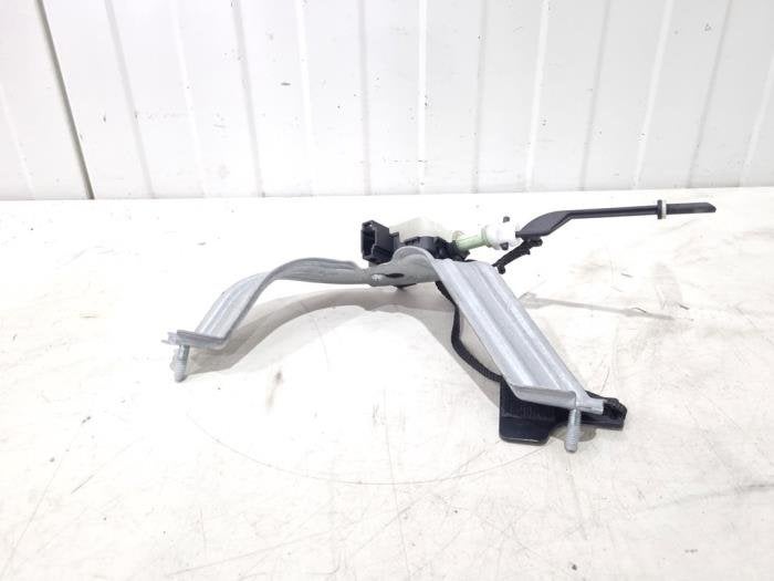 Moteur de verrouillage clapet réservoir d'un Toyota Avensis, -, 3 mois de garantie, Toyota, Utilisé