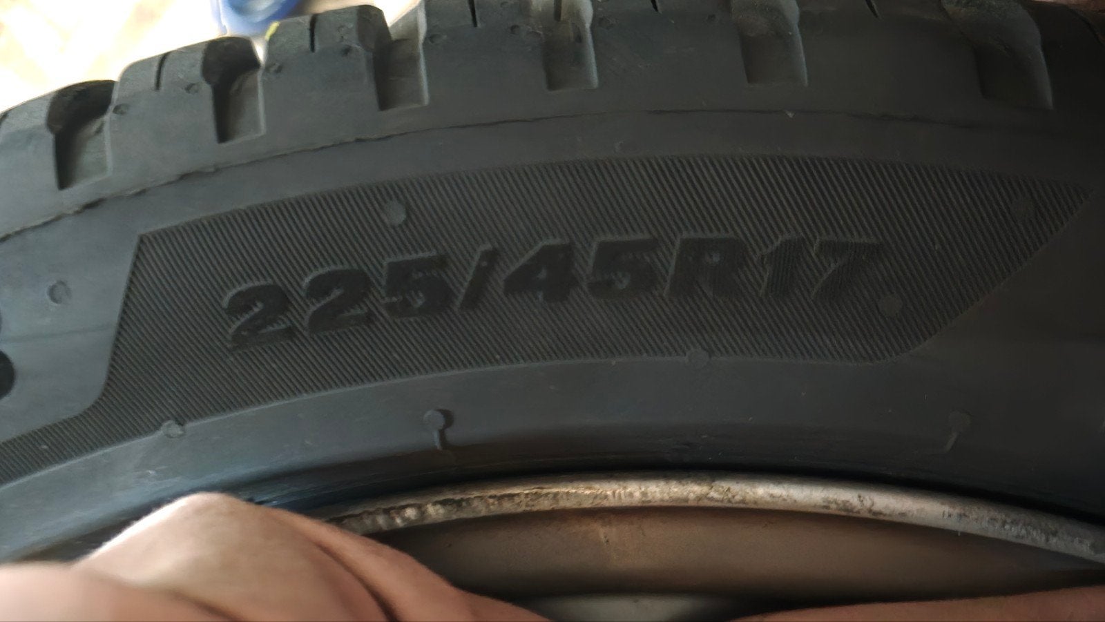 Vente 4 jantes avec deux pneus neufs Mercedes 225/45R 17, Autos : Pièces & Accessoires