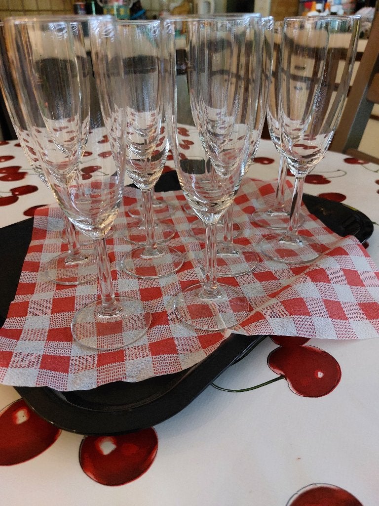 aperitiefglazen/ cava of champagneglazen te huur/24 stuks, Ophalen, Zo goed als nieuw