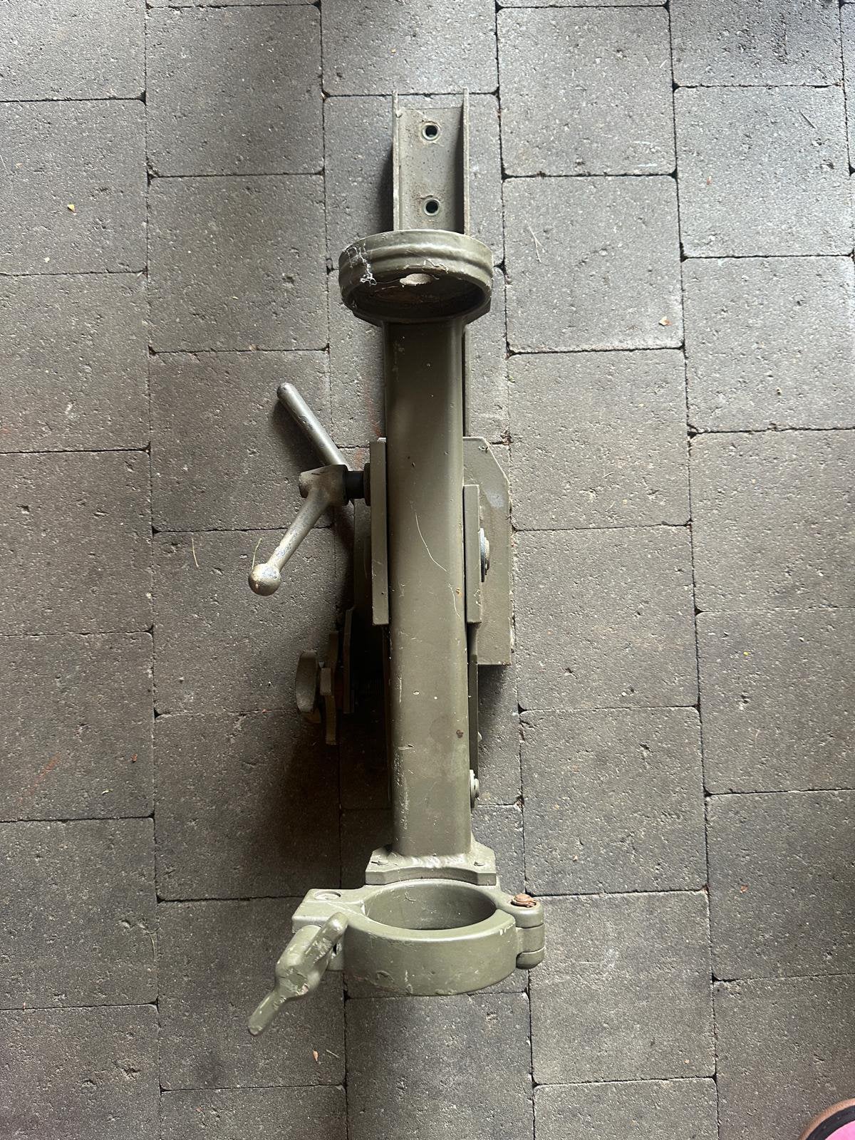 Iltis-Bombardier Clarckmast antennesteun, Ophalen