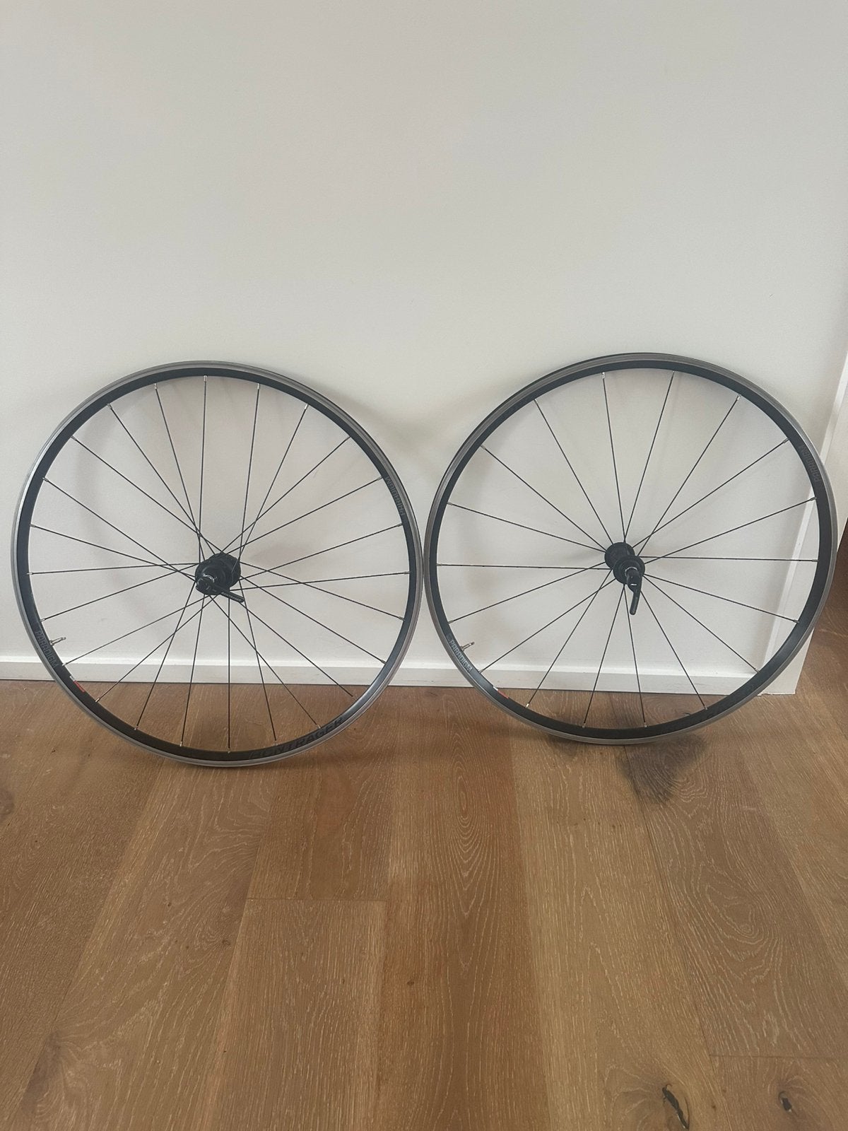 Paire de roues Bontrager Paradigm TLR – Freins à patins, Gebruikt, Aluminium, Racefiets, Ophalen