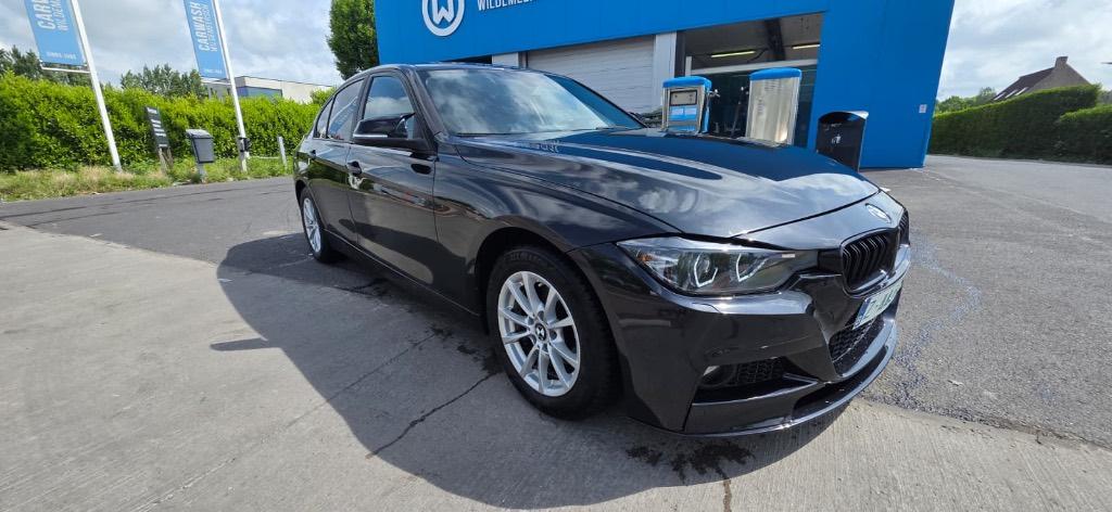 bmw 316 i met m bumper mooie wagen 136000 km, Auto's, BMW, 4 deurs, 1995 cc, Euro 6, Zwart