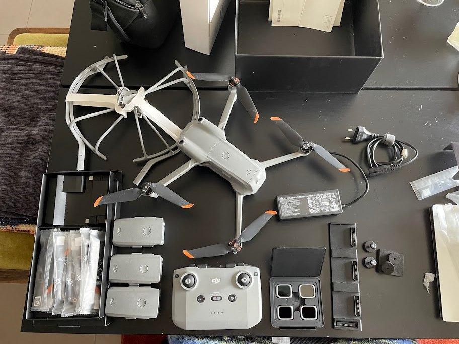 DJI Air 2S Fly More Combo + extra battery + prop guards, Ophalen, Cameradrone, Zo goed als nieuw, DJI