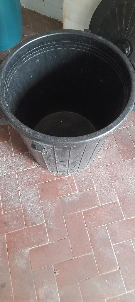 Poubelles 80 litres et 70 litres, 40 litres ou plus, Enlèvement, Comme neuf, Synthétique