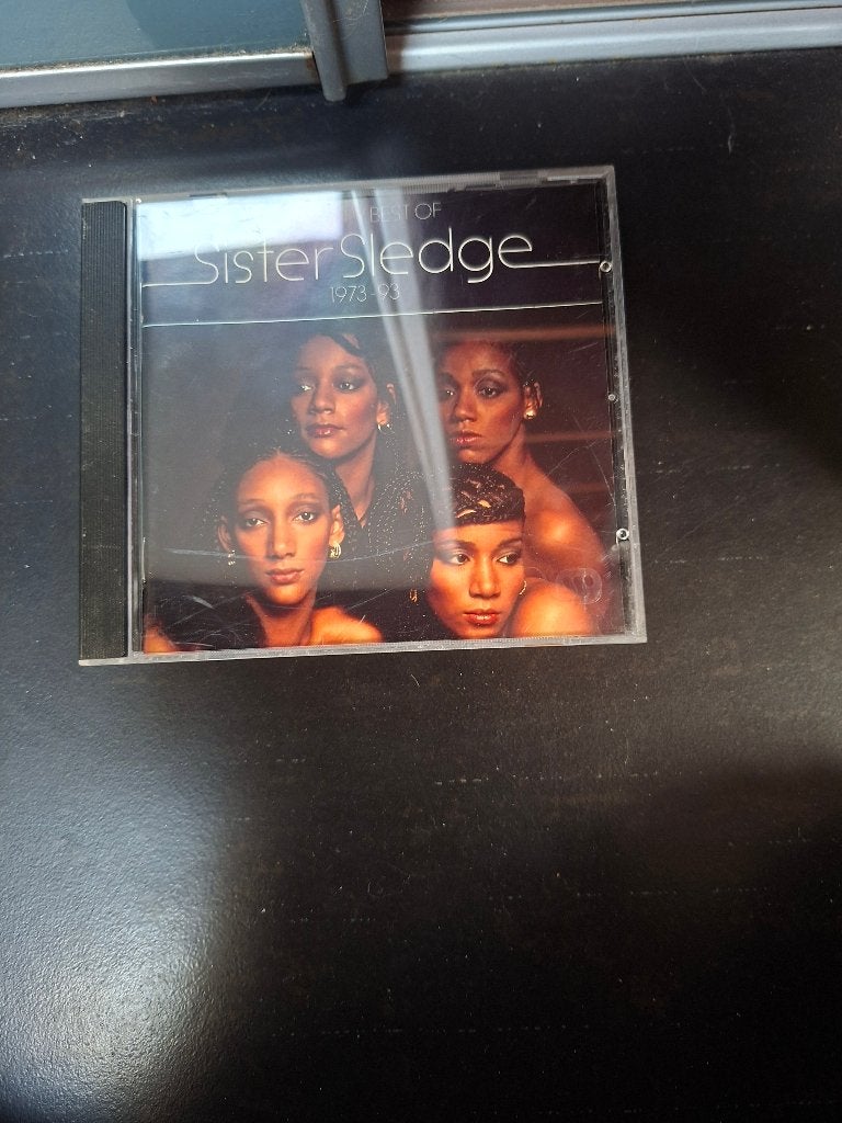 cd - sister sledge - the very best of 1973-1993, Cd's en Dvd's, Ophalen of Verzenden, Zo goed als nieuw, Inclusief boekje, Verzamelalbum