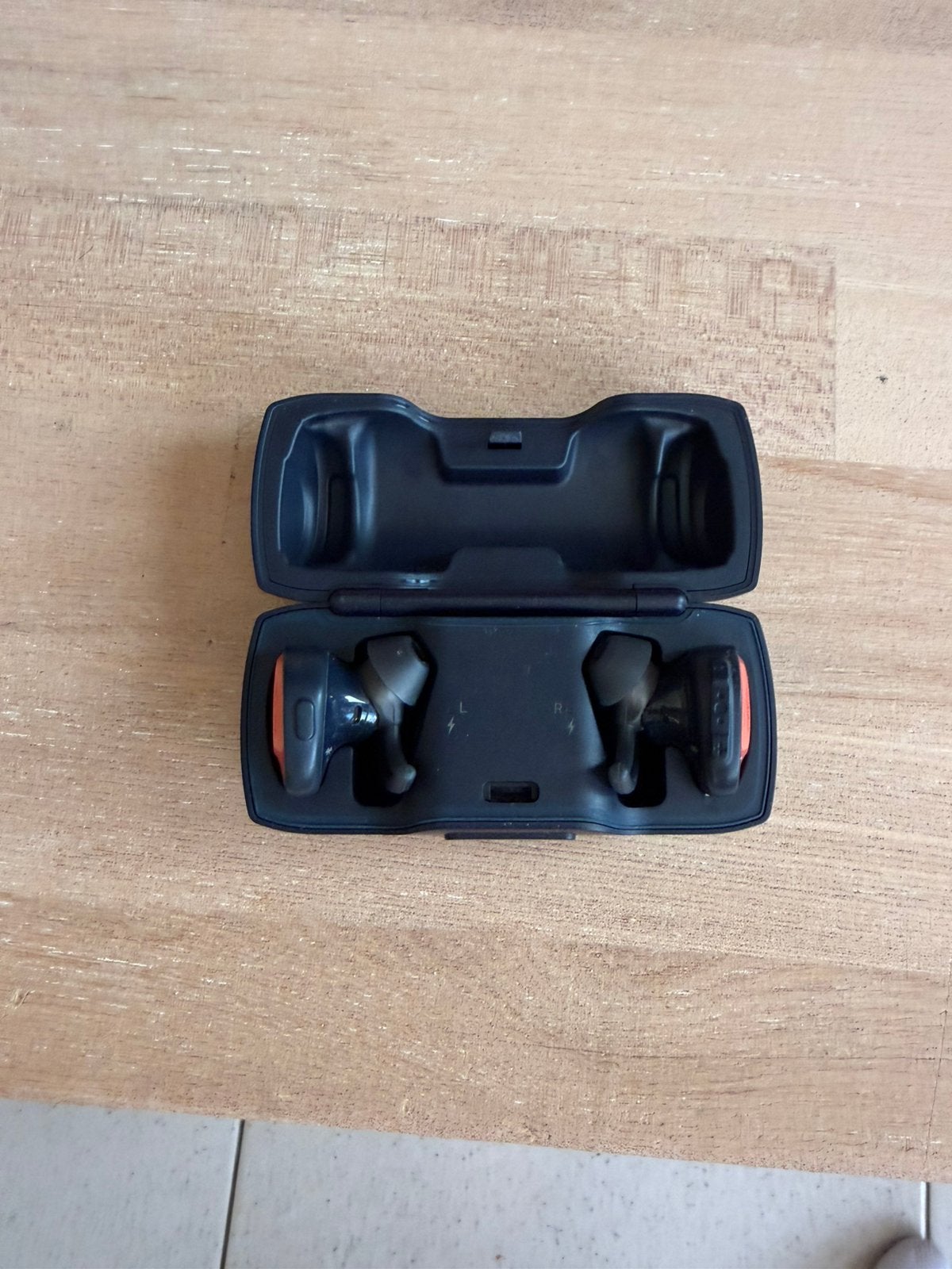 Bose SoundSport Free Wireless oordopjes + laadcase, Ophalen, Zo goed als nieuw, Bose, Bluetooth
