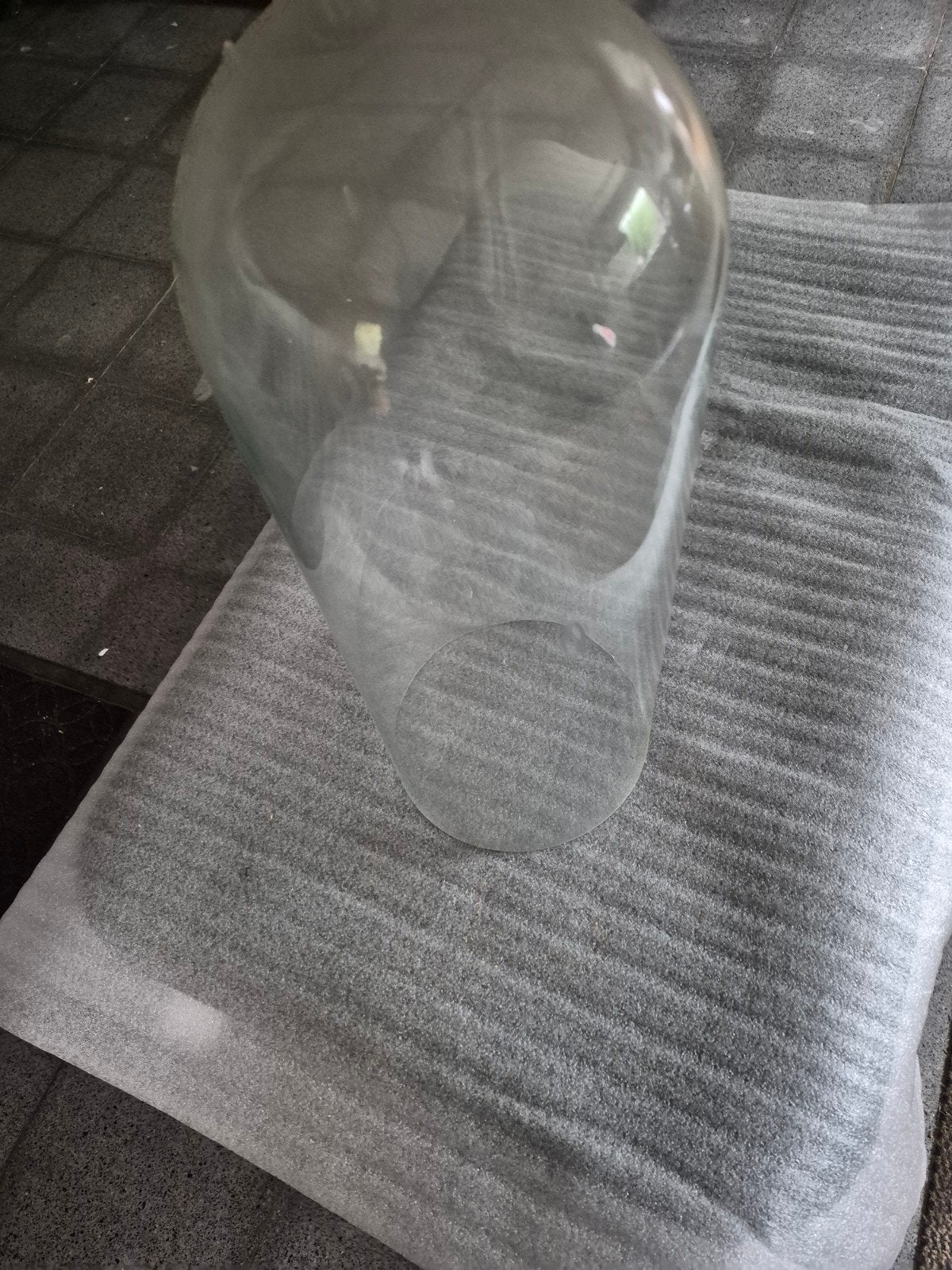 dôme en verre de 55 cm de haut, Maison & Meubles, Avec décoration incluse, 20 cm, Enlèvement, Verre