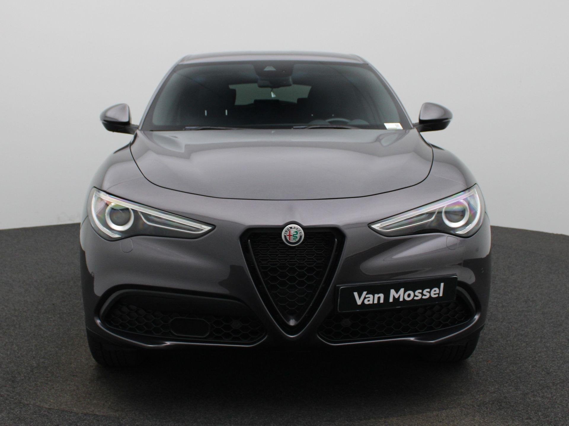 Alfa Romeo Stelvio 2.0 200 Sprint AWD (automatique), Autos, 1660 kg, Argent ou Gris, Entreprise, https://public.car-pass.be/vhr/ba2a77d7-23c3-4e07-8f15-a77aedb3731a