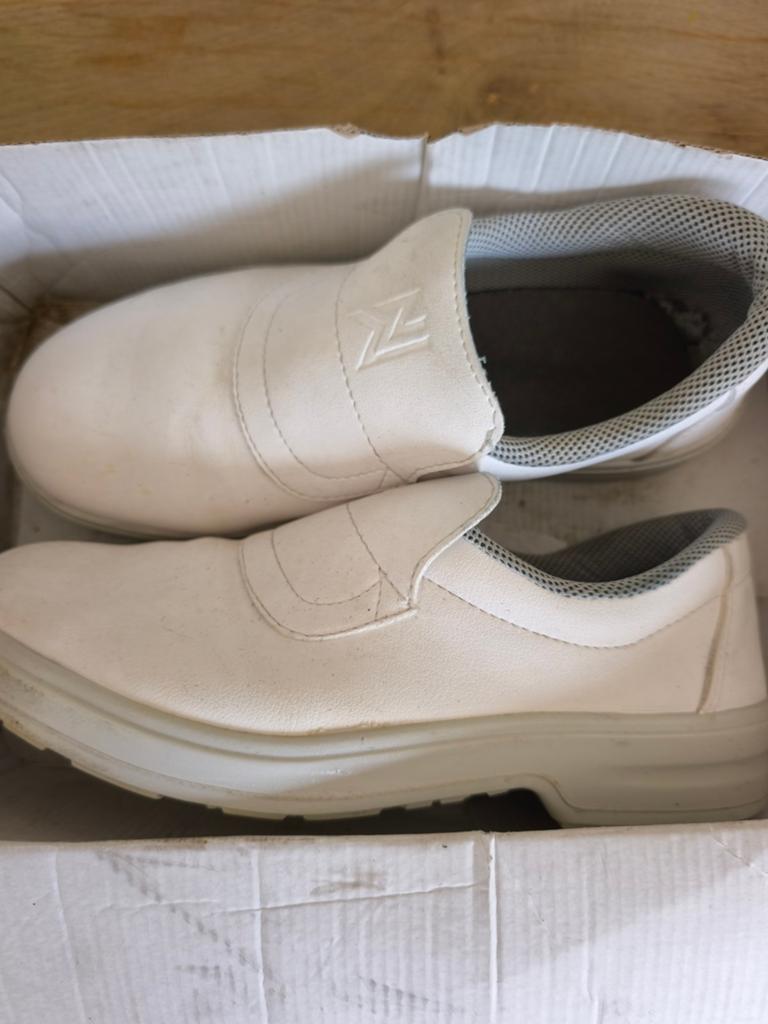 Chaussure sécurité cuisine Tony pointure 42, Enlèvement