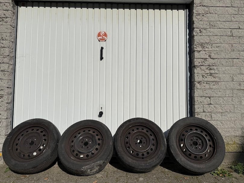 4x Stalen Velgen Met Banden 205/55 R16 - 5 Gaats, Auto-onderdelen, Verzenden, Gebruikt