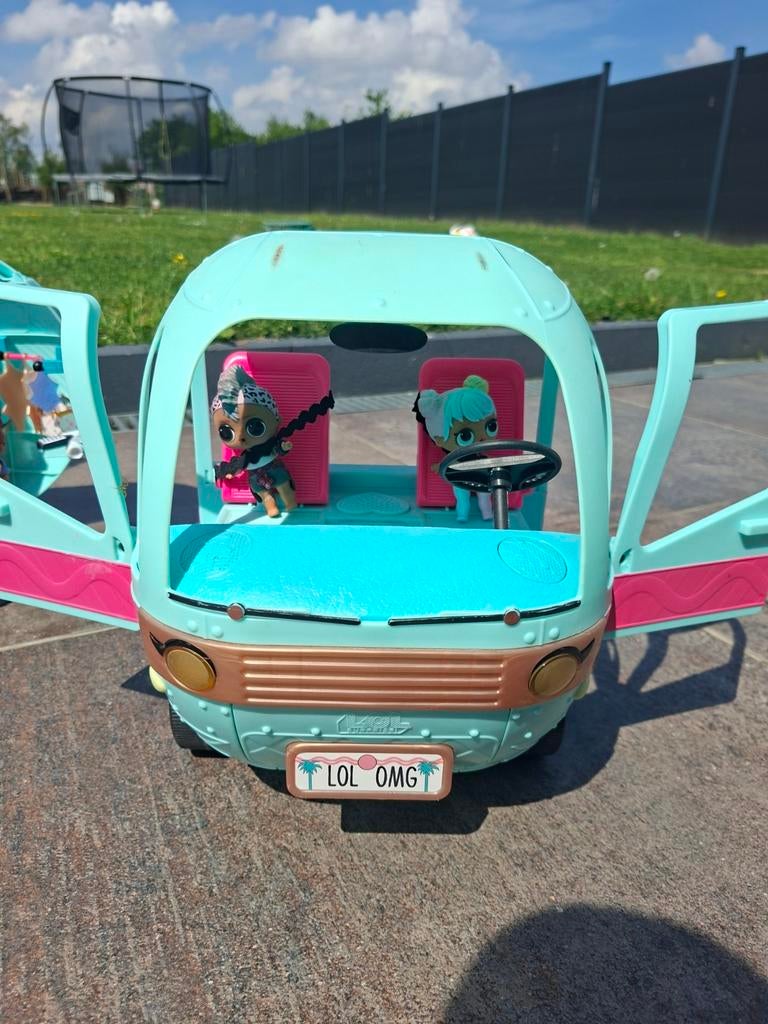 Ensemble barbie LOL, Enlèvement