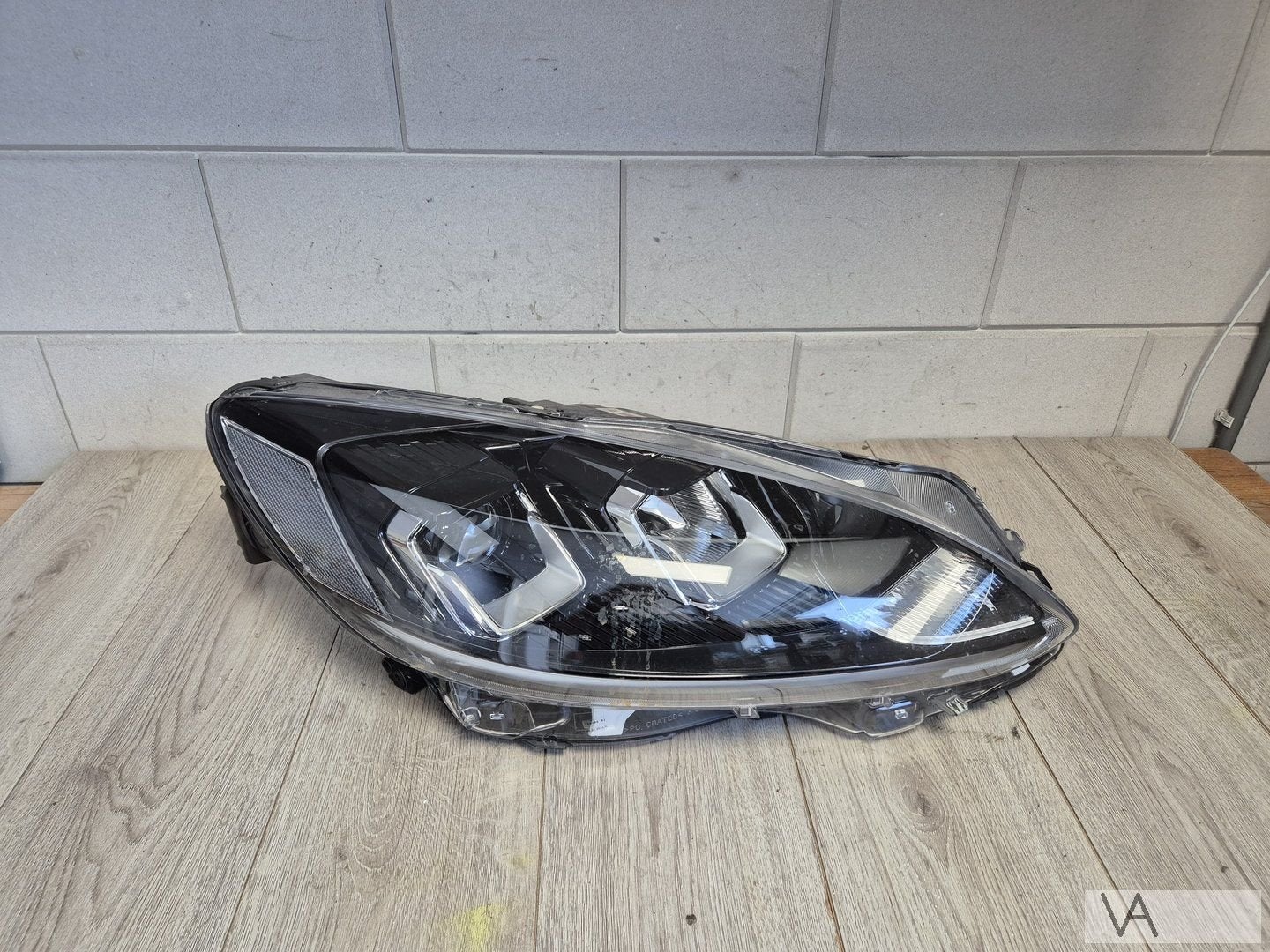 Ford Kuga vanaf 2020 koplamp rechts LED LV4B-13E014-CA €150, Gebruikt, -, -, Ophalen of Verzenden