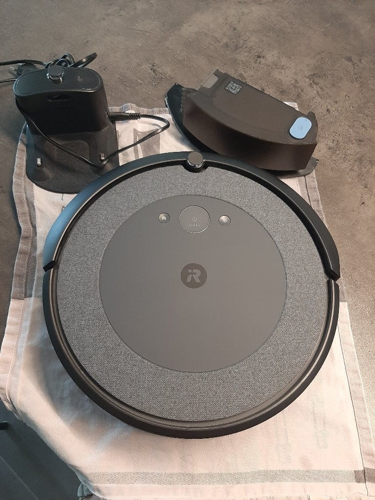 Robot stofzuiger, Elektronische apparatuur, IRobot, Zo goed als nieuw, Robotstofzuiger, Ophalen