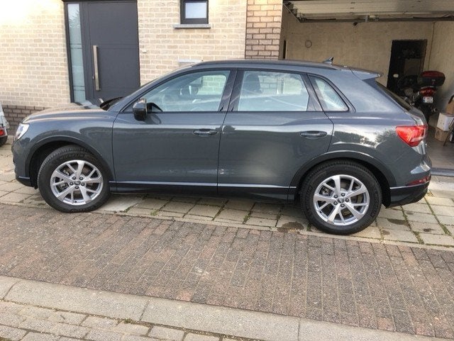 audi q3 nieuwstaat, Autos, Cuir, Argent ou Gris, 1800 kg, Entretenue par le concessionnaire