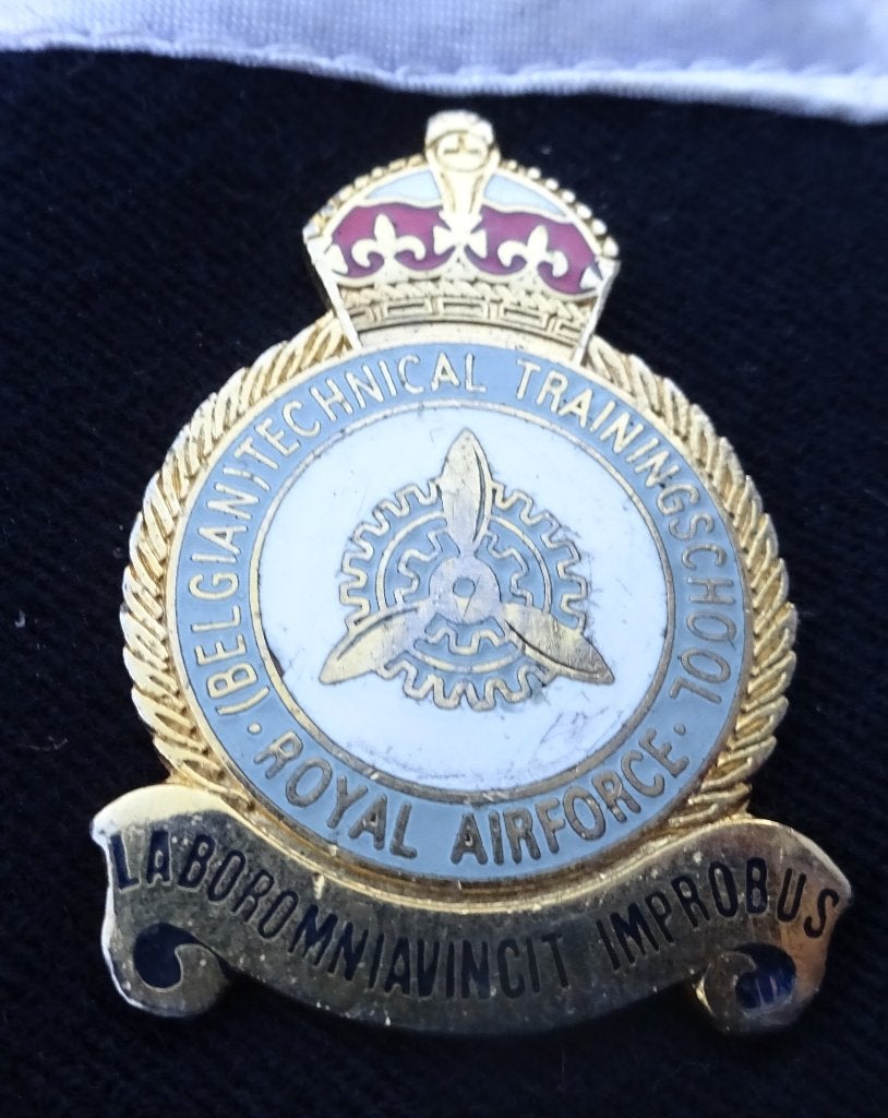 FORCE AERIENNE / RAF - ER TECH - CALOT AVEC INSIGNE, Collections, Envoi, Armée de l'air, Emblème ou Badge