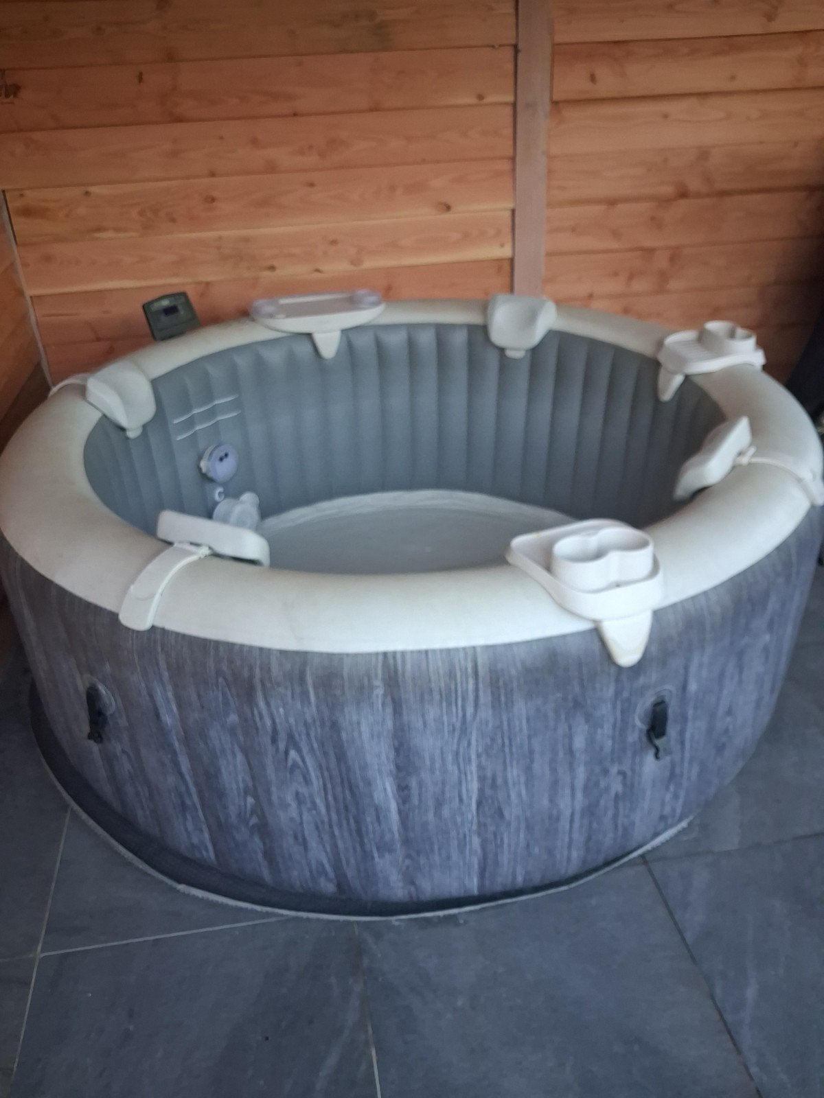 intex opblaasbare jacuzzi MET wifi-connectie, Enlèvement