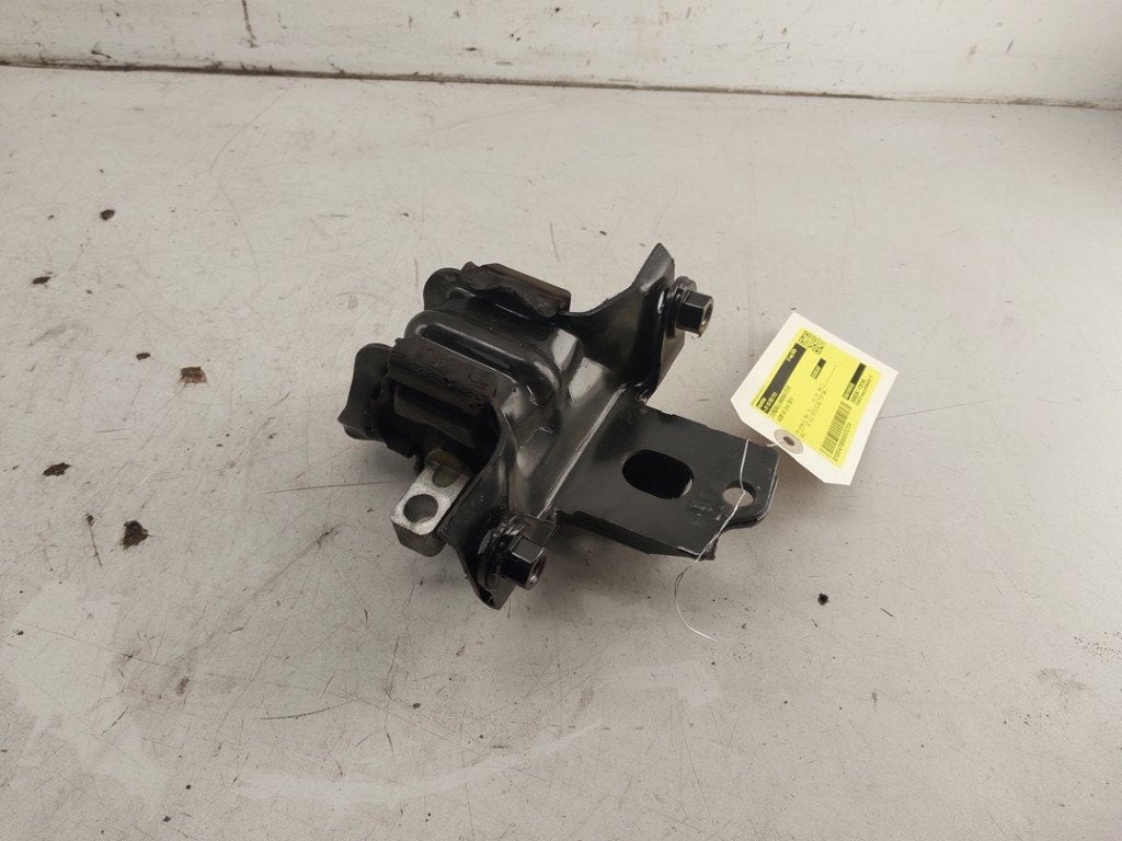 SUPPORT BOITE DE VITESSES ABS A1 (8X1 / 8XK) (|6R0199555D|), Auto-Union-Straße  1,
85057  Ingolstadt, DE, Info@audi.de, Audi, Utilisé