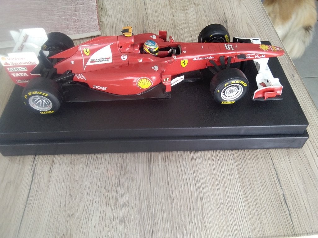 Ferrari 1/18 Fernando Alonso 2011, Enlèvement, Comme neuf, Voiture, Hot Wheels