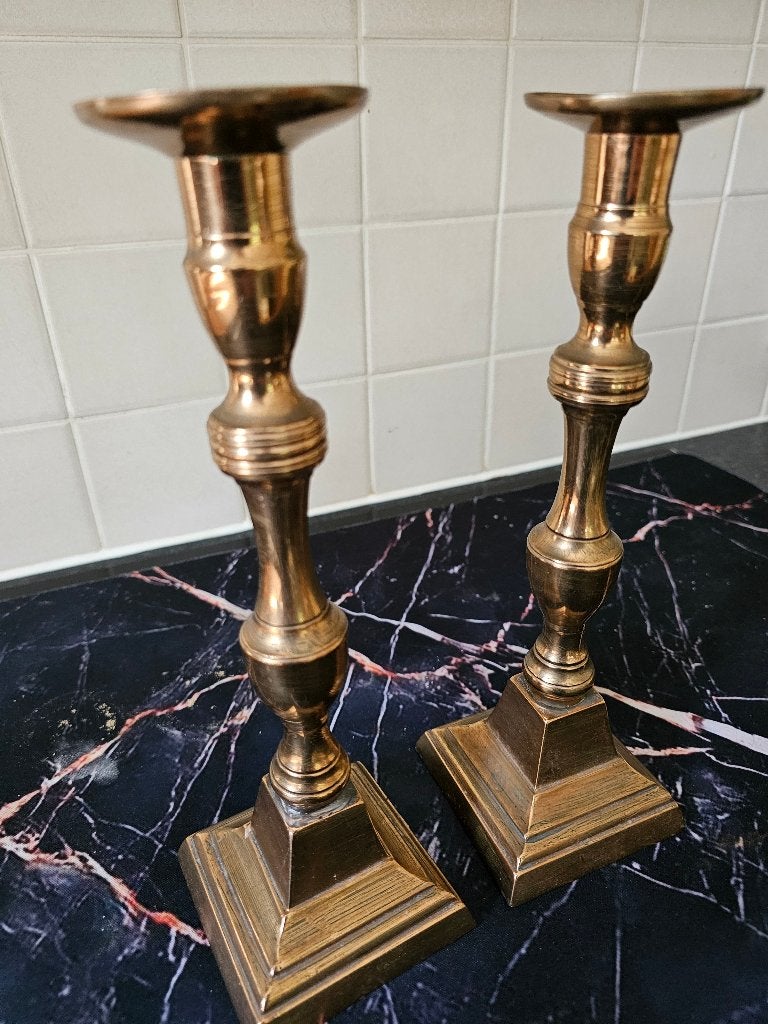 Twee geelkoperen kandelaars, Ophalen, Koper of Brons