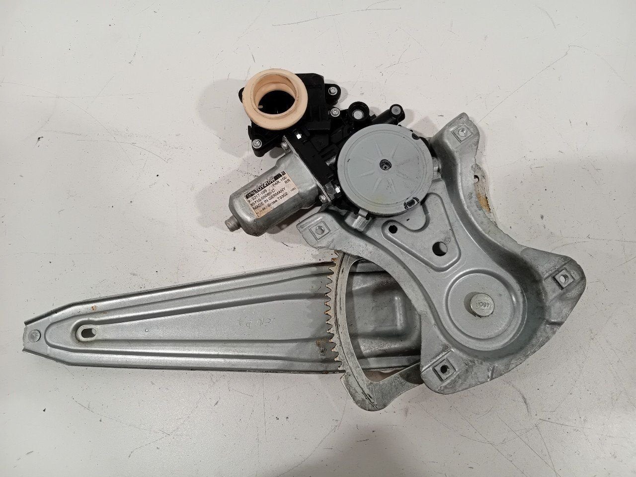 Raammechaniek elektrisch rechts achter Toyota Avensis, Onderdelen@venauto.nl, Van der Ven Autorecycling B.V., Ettenseweg 76, 4706 PB Roosendaal, The Netherlands