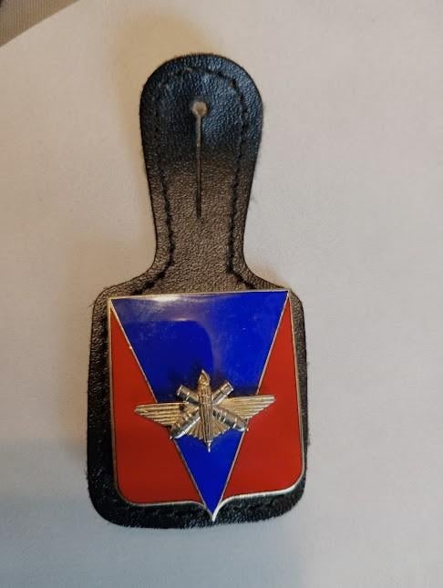 Borstzakhanger van het luchtdoelartillerieschool ., Ophalen of Verzenden, Landmacht, Embleem of Badge