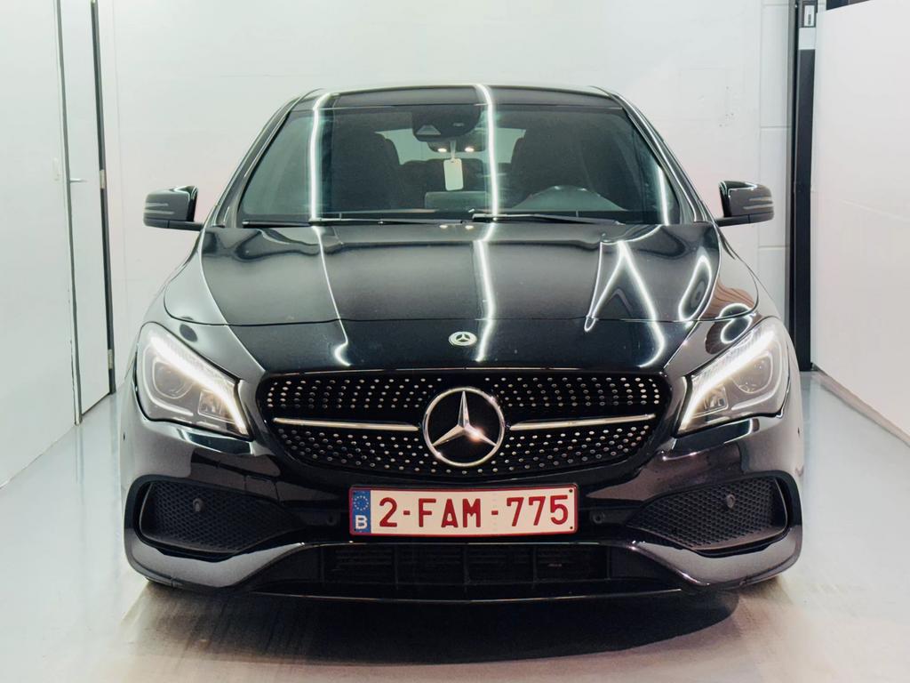 Mercedes-Benz CLA 200 AMG pack night pack, Auto's, Mercedes-Benz, CLA, Zwart, 1595 cc, 5 deurs