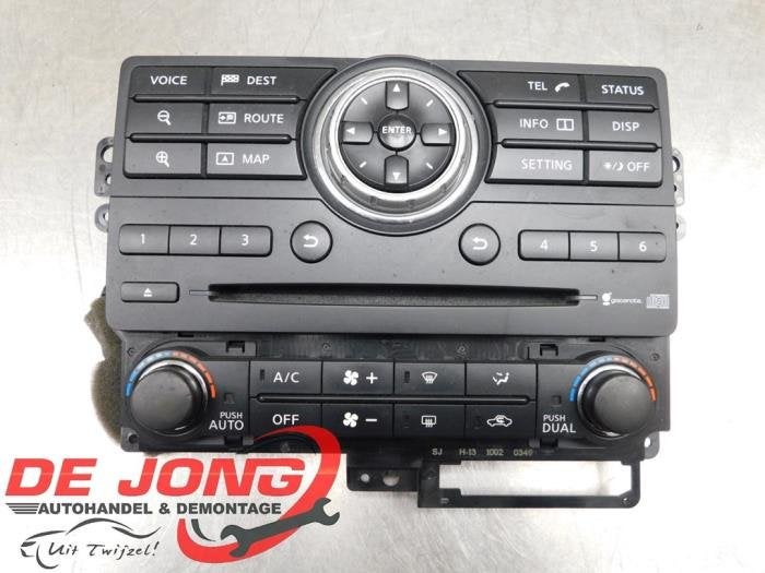 Panneau de commandes navigation d'un Nissan Navara, -, 3 mois de garantie, Utilisé, -