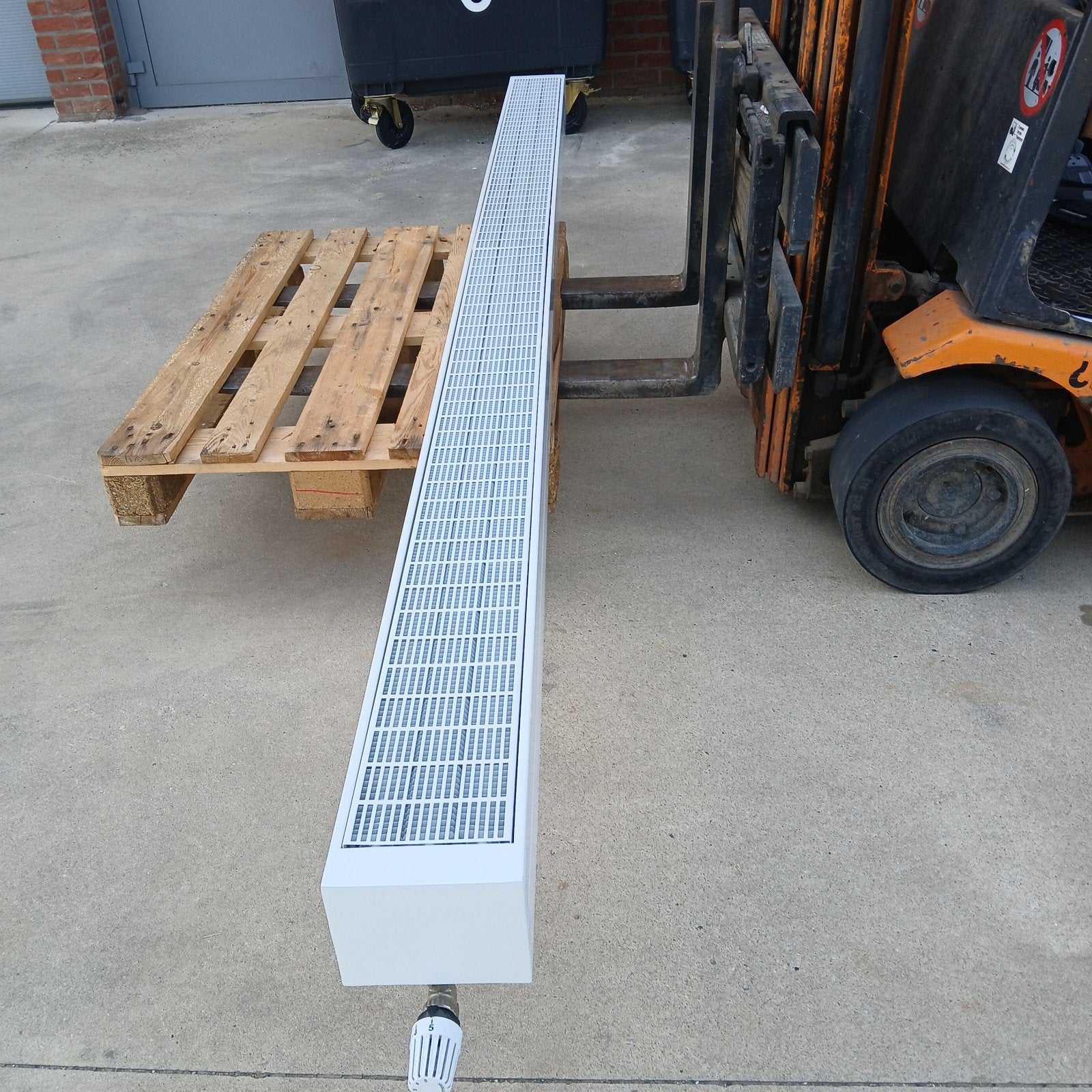 Te koop plintradiator., Ophalen, Gebruikt, Minder dan 30 cm, Radiator