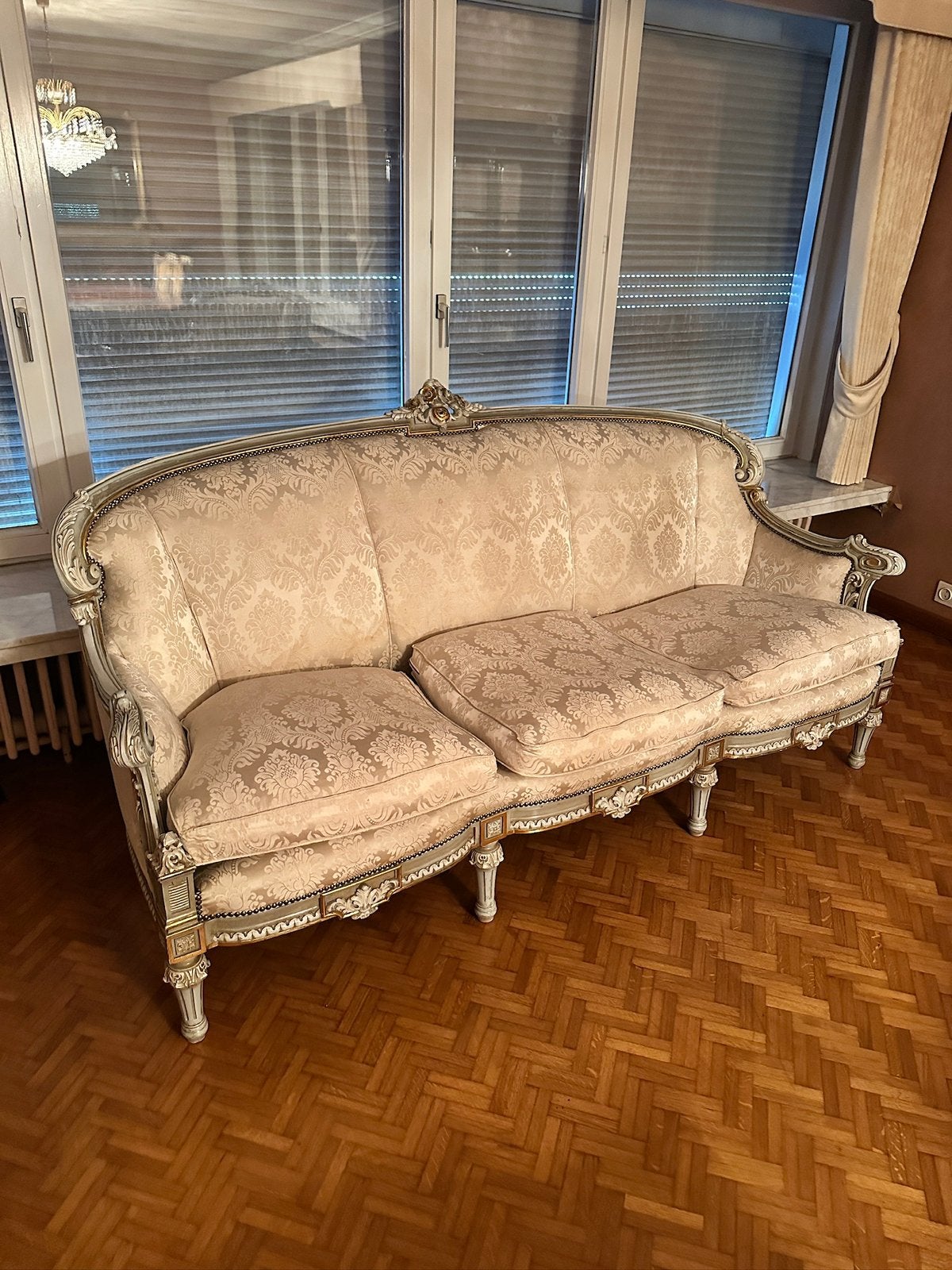 Salon français classique LouisXVI Damassécrème - Années 1970, Antiquités & Art, Antiquités | Meubles | Chaises & Canapés, Enlèvement