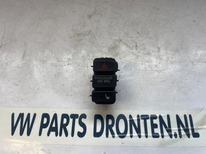 Commutateur éclairage d'urgence d'un Volkswagen UP, Volkswagen, -, 3 mois de garantie, Utilisé