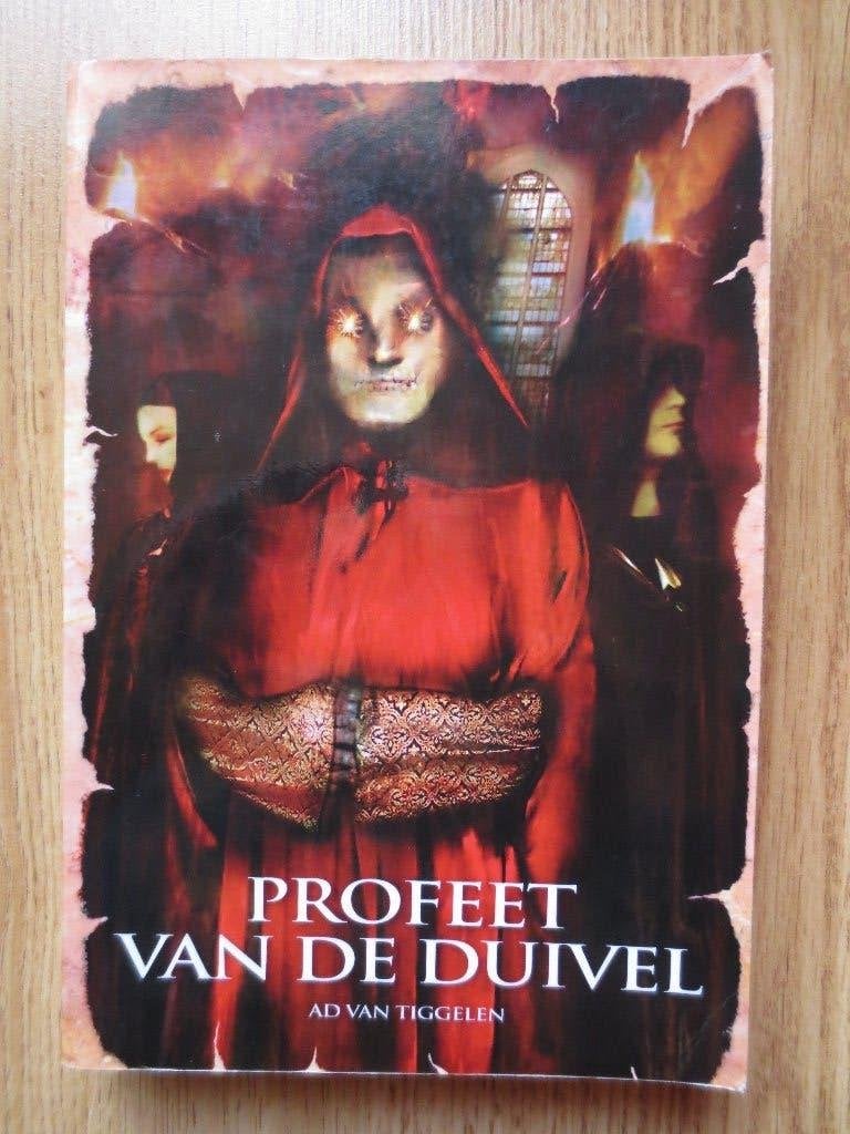 Profeet van de Duivel - Ad van Tiggelen, Boeken, Fantasy, Gelezen, Ophalen of Verzenden
