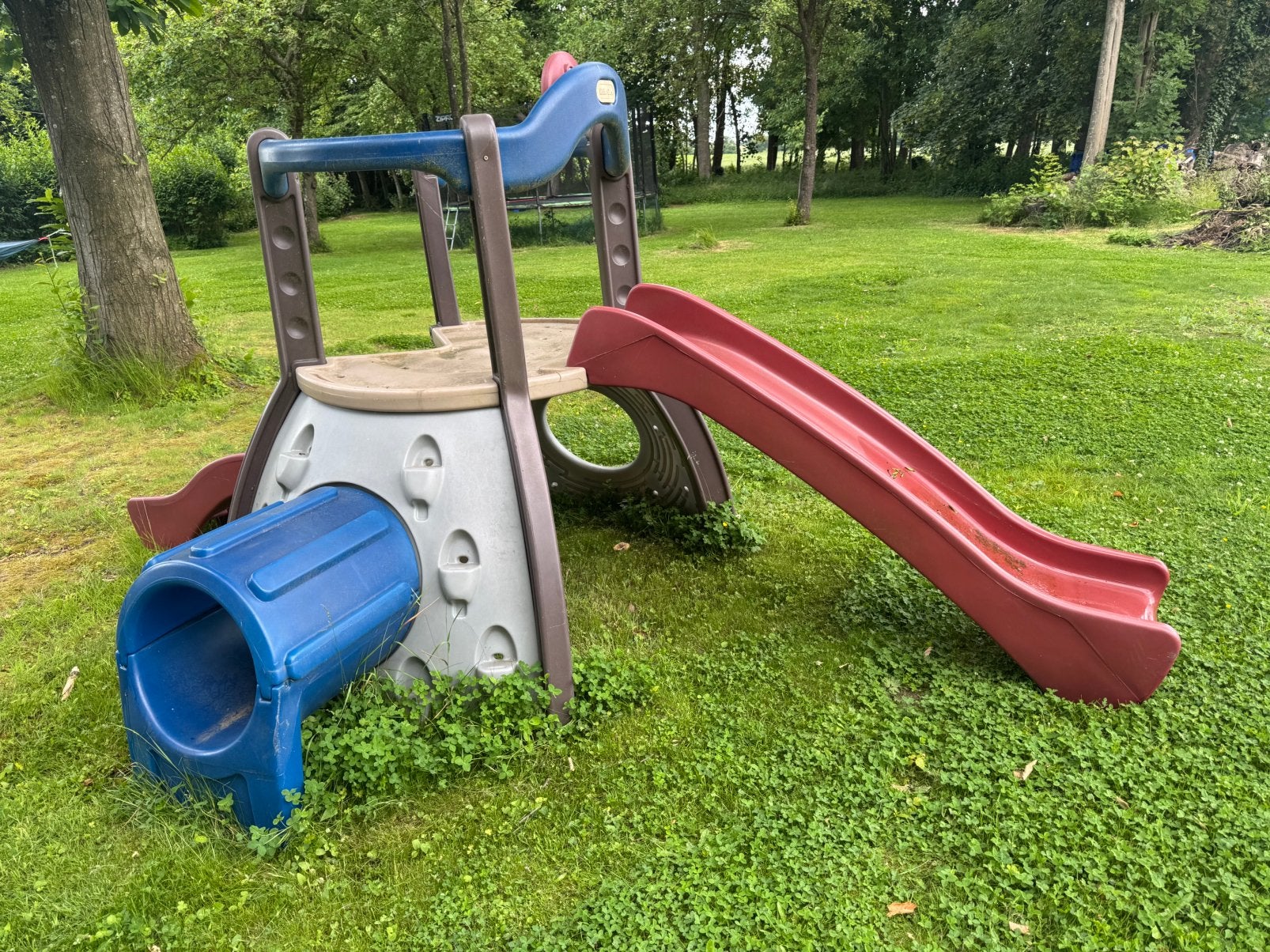 Des petites tuiles grimpent sur un rocher, Enfants & Bébés, Enlèvement, Utilisé, Toboggan