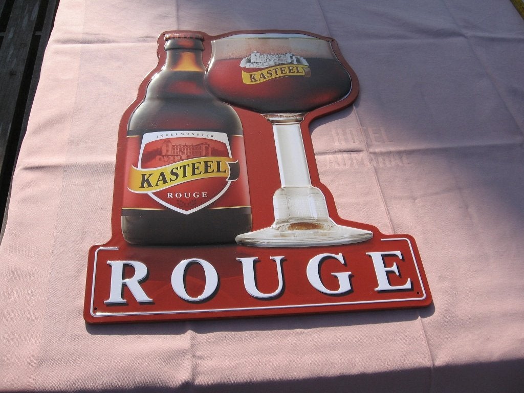 Kasteelbier Rouge Ingelmunster licht metaal plakkaat., Verzamelen, Merken en Reclamevoorwerpen, Ophalen of Verzenden, Gebruikt