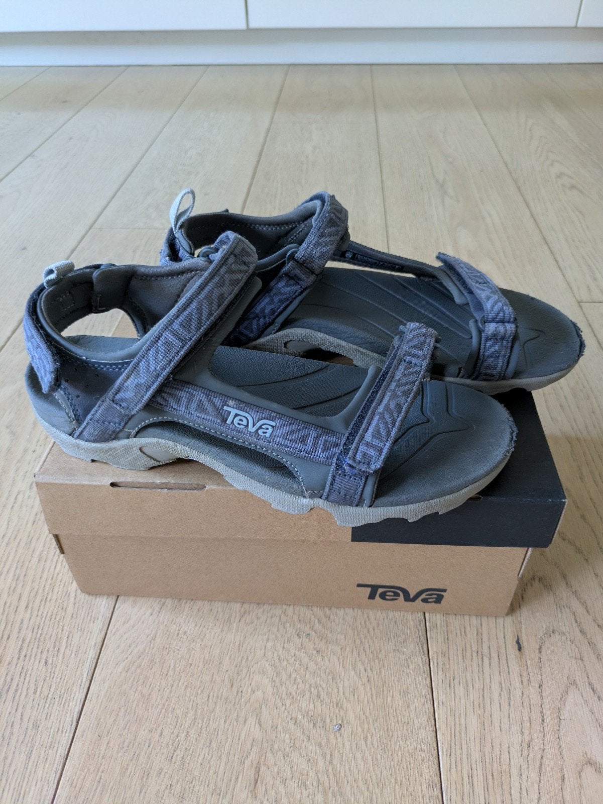 Sandales Teva taille 37, Enfants & Bébés, Vêtements enfant | Chaussures & Chaussettes, Autres types, Garçon ou Fille, Enlèvement ou Envoi