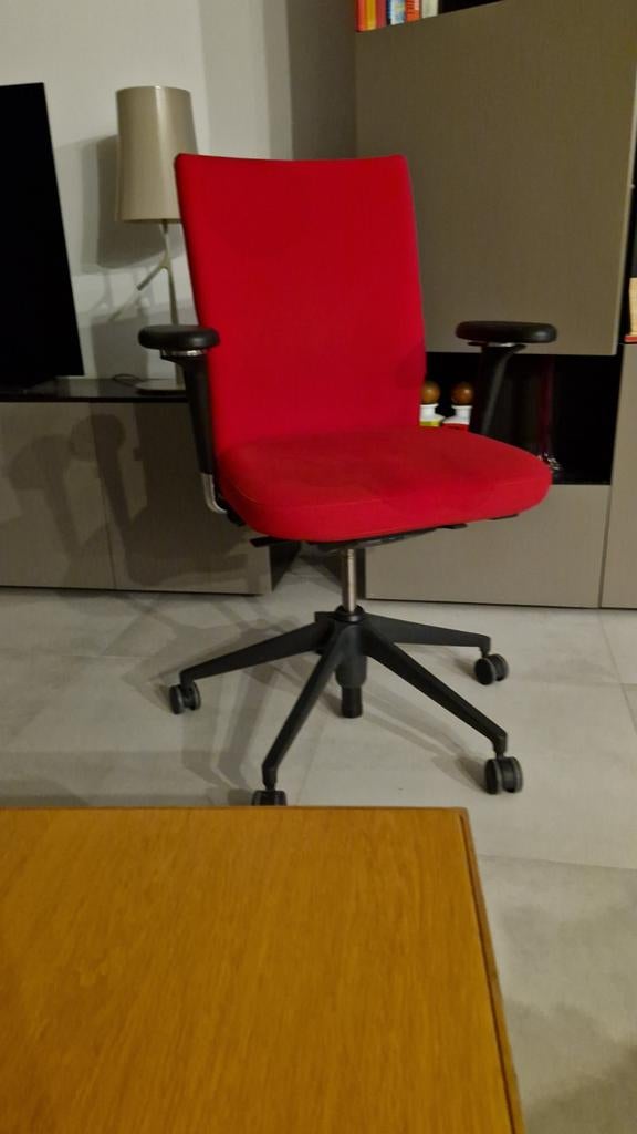 chaise de bureau, Envoi