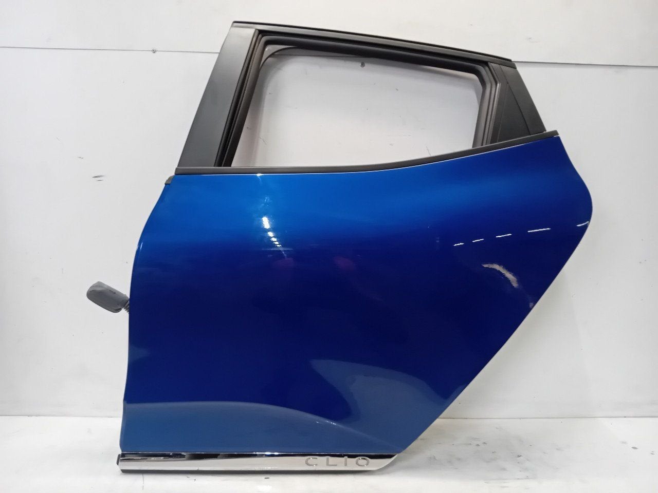 Portier links achter Renault Clio, Onderdelen@venauto.nl, Van der Ven Autorecycling B.V., Gebruikt, Ettenseweg 76, 4706 PB Roosendaal, The Netherlands