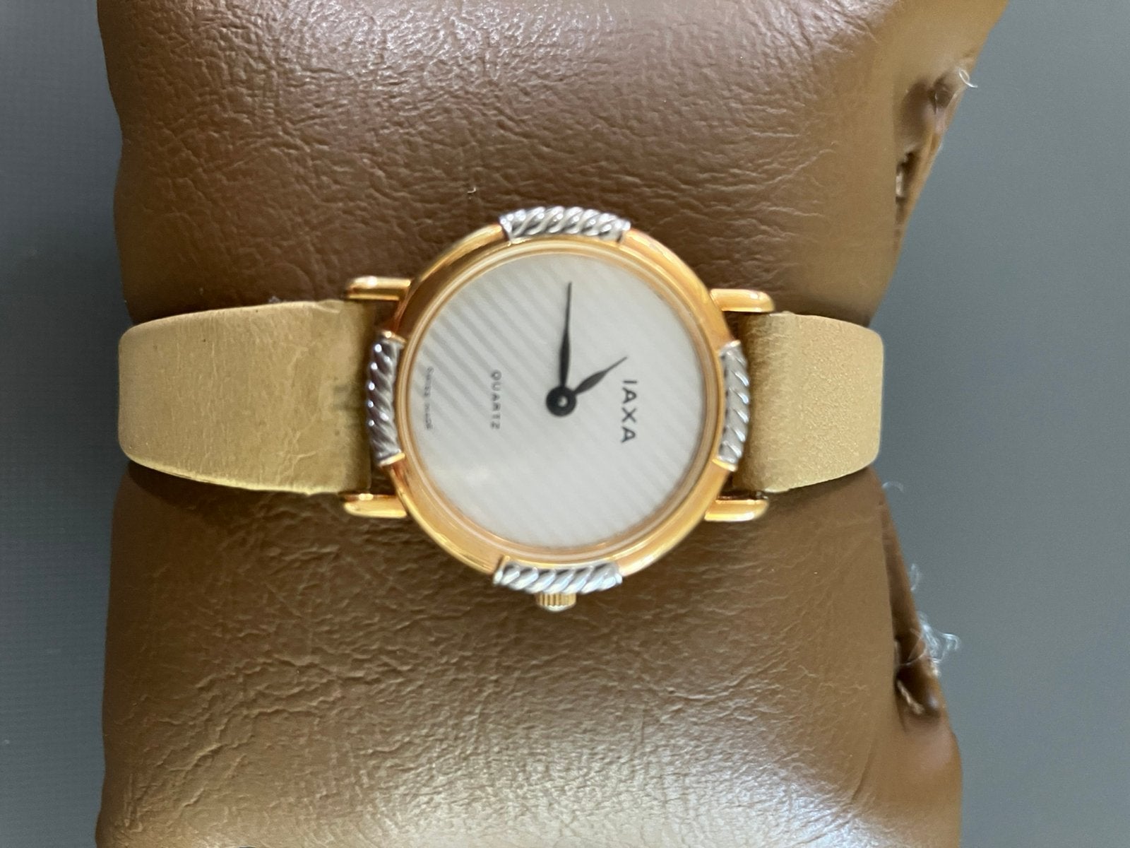 Horloge IAXA Quartz, Nieuwstaat., Bijoux, Sacs & Beauté, Enlèvement ou Envoi, Comme neuf