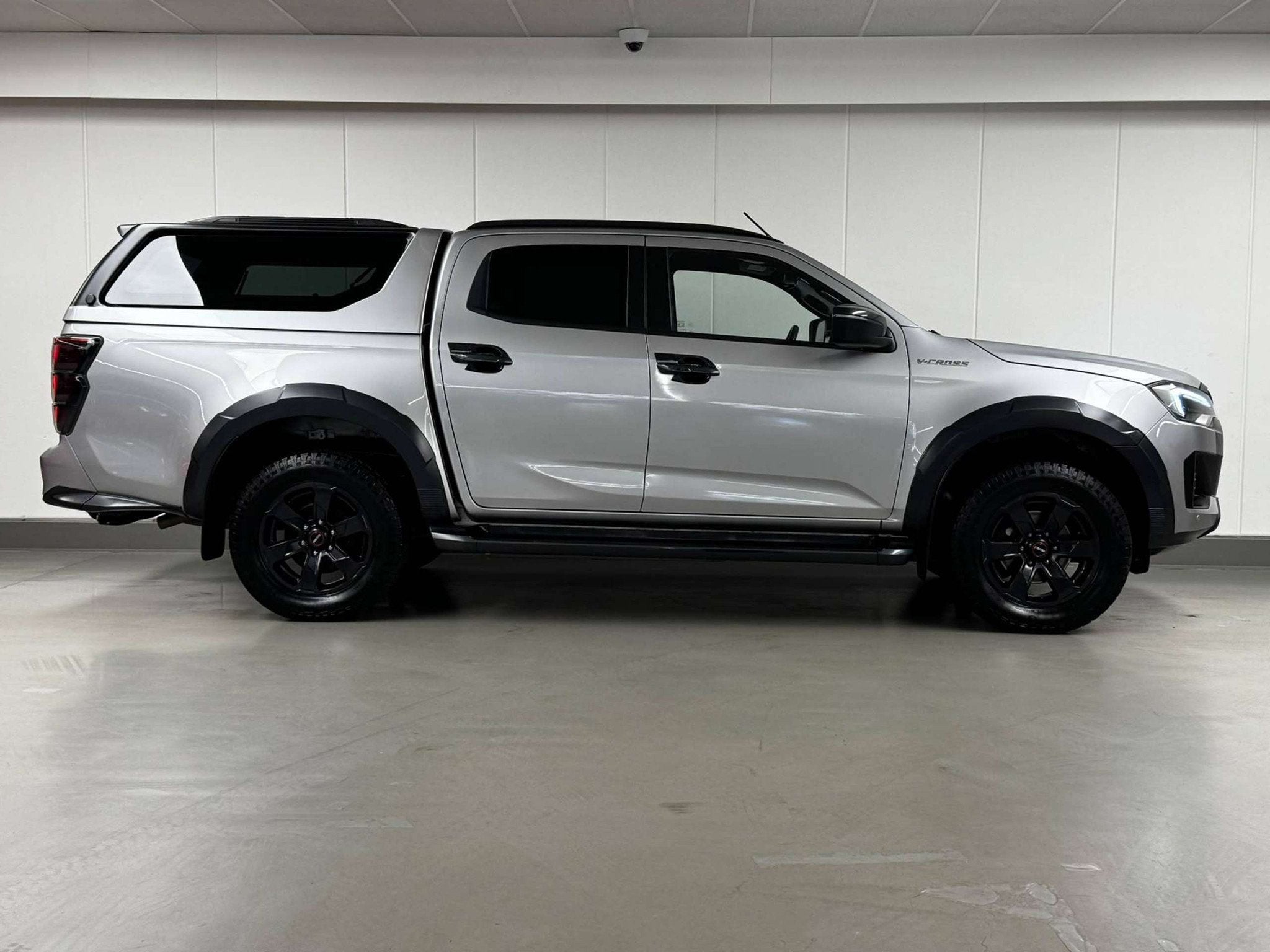 Isuzu D-max 163 CV 4WD V-CROSS AUTO CAMERA GPS CUIR LED HARD, Auto's, Automaat, 4 deurs, Gebruikt, Zwart