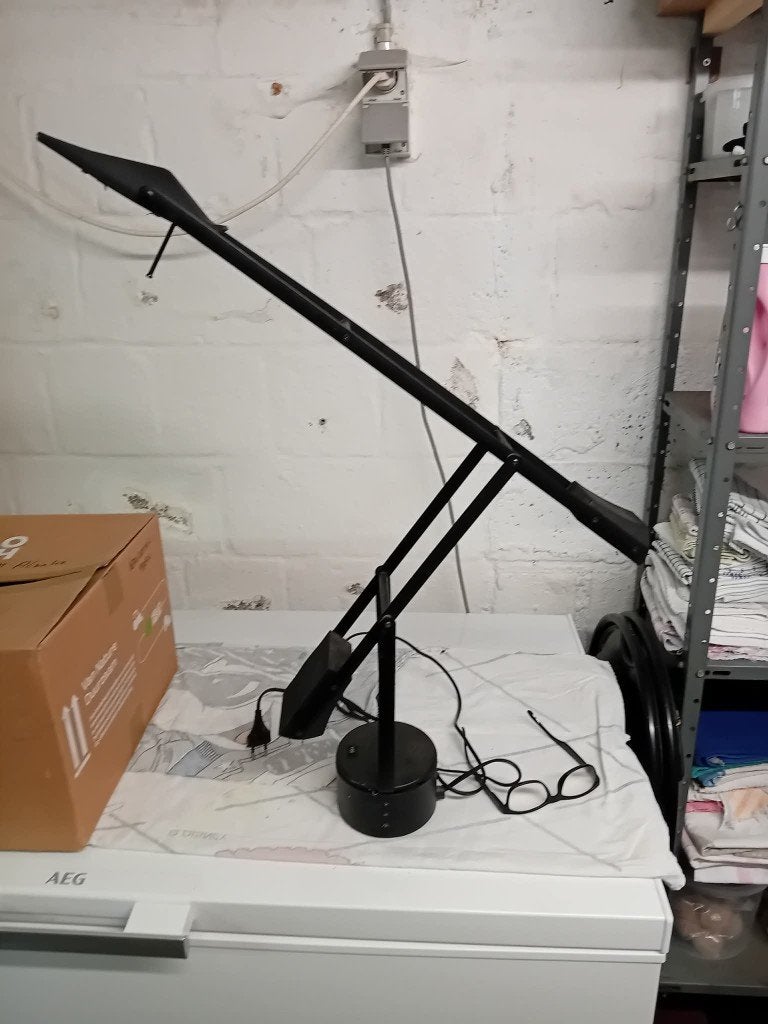 Bureaulamp model Tizio, Ophalen, Bureaulamp