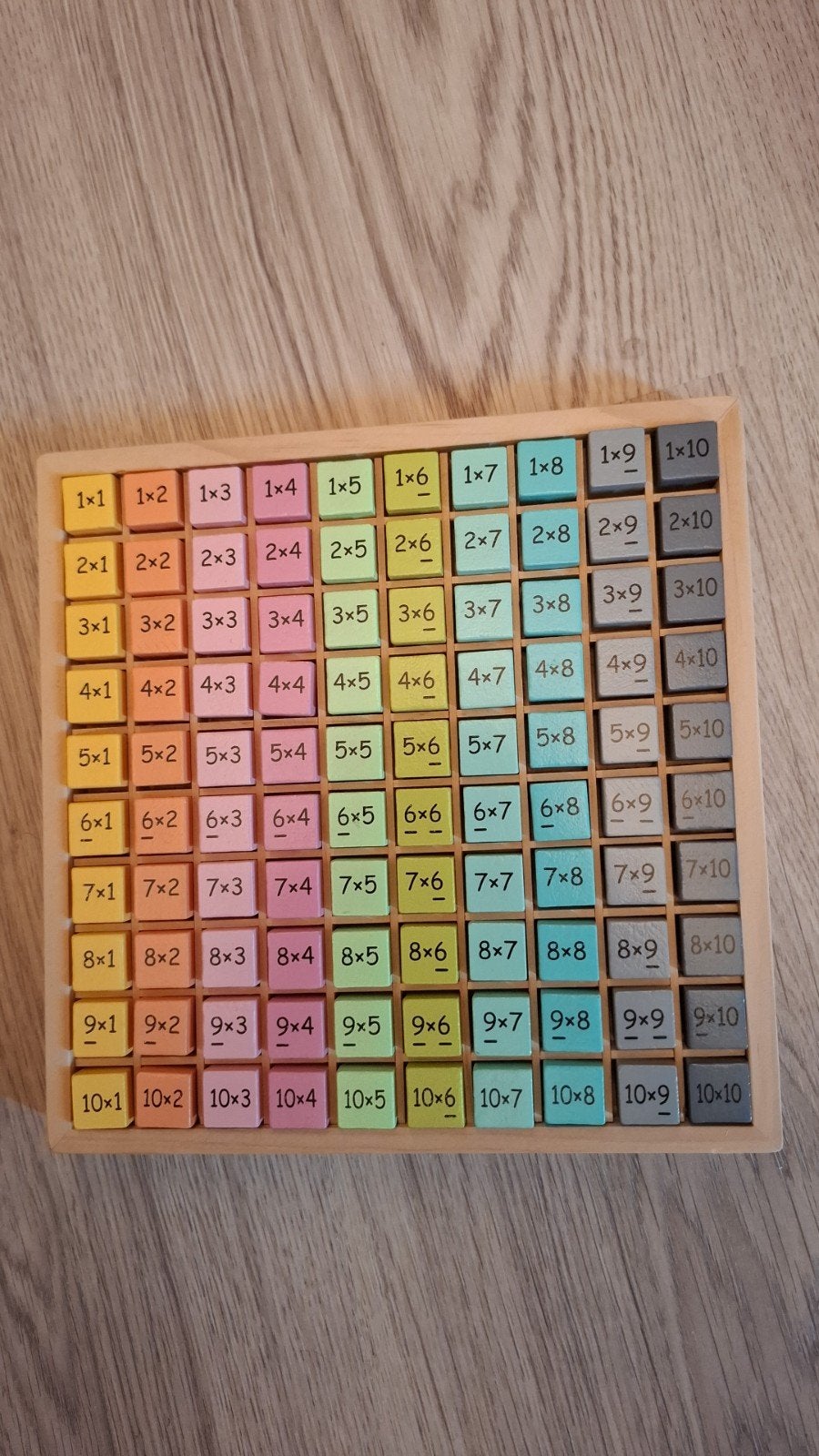 Table de Multiplication en bois/ Comme neuf/ Valeur: €16, Enlèvement, Comme neuf, Compter